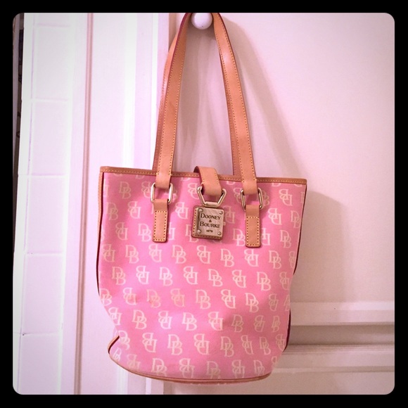 SALE!! Dooney & Bourke bucket bag