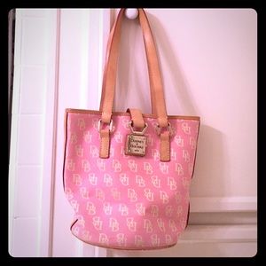 SALE!! Dooney & Bourke bucket bag