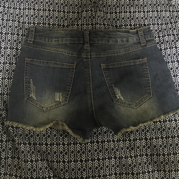 Size medium Wax Jeans studded shorts - Picture 2 of 2