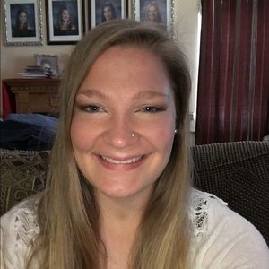 Meet your Posher, Rebekah