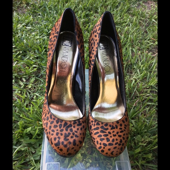 Stunning animal print pumps by Van Neroli!