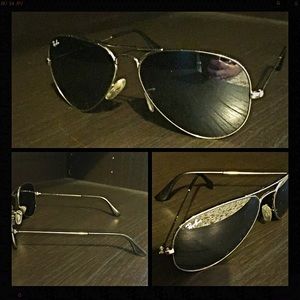 Polarized Silver Ray-Ban Aviators.