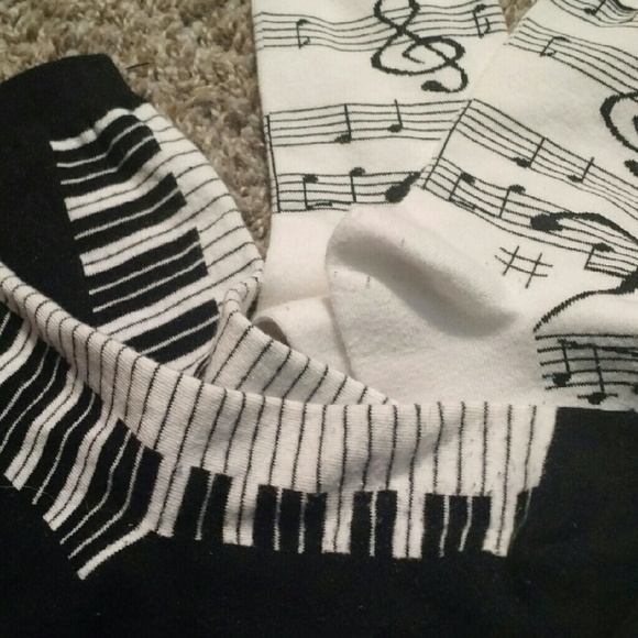 NWOT 2 Pairs of Foot Traffic Socks - Picture 1 of 4