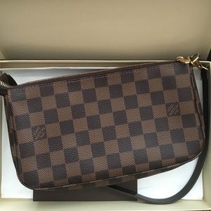LV POCHETTE