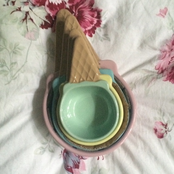 Vintage Ice Cream Measuring Cups