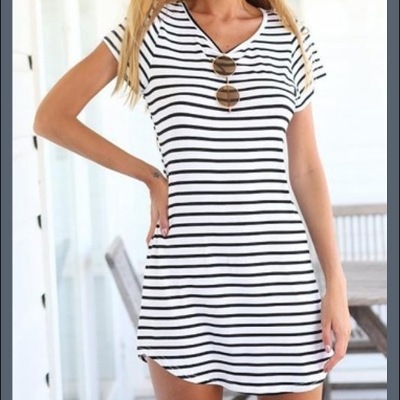 🎉HP6/10🎉NIP Striped T-Shirt Dress - Picture 2 of 4