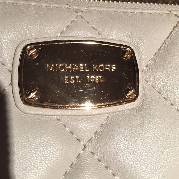 White Quilted Michael Kors Wallet - Picture 2 of 3
