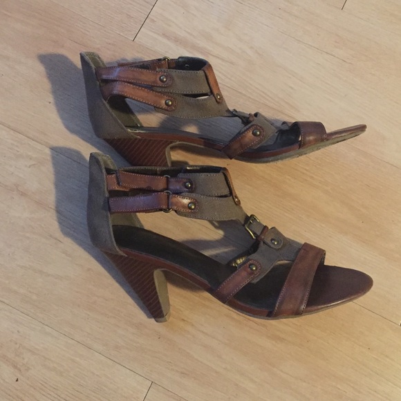 Mossimo Heeled Sandals - size 10M - Picture 2 of 3