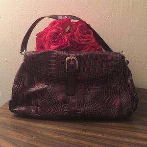 CLEARANCE ‼️Purple Alligator print shoulder bag