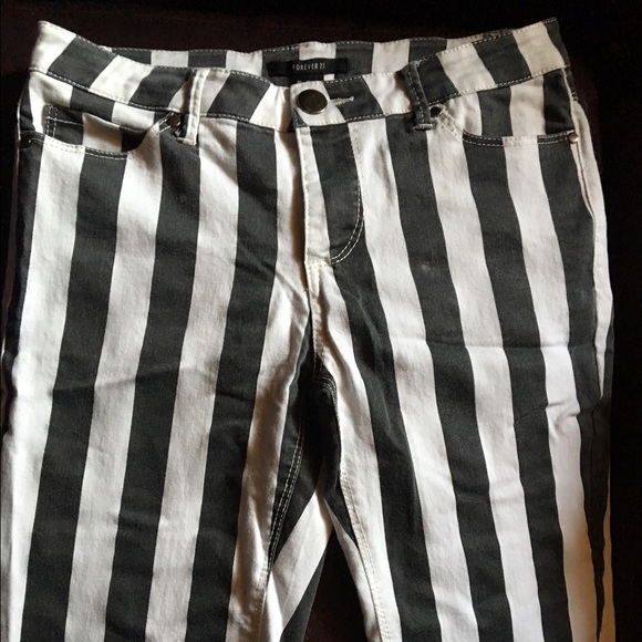 Forever 21 skinny jeans size 25