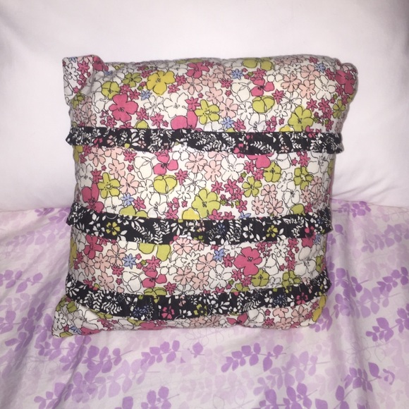 STEVE MADDEN THROW PILLOW! - Picture 1 of 2