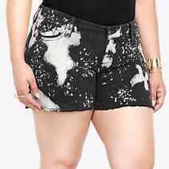 Torrid Size 18 Black and White Splatter Shorts