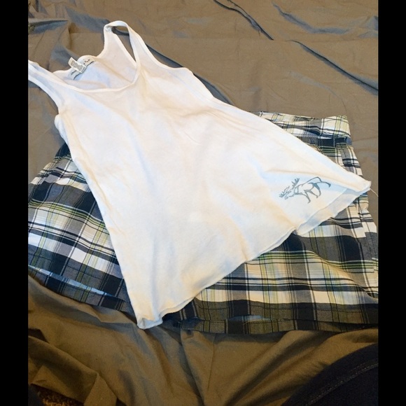 A&F white tank with moose size M hardly worn - Picture 4 of 4