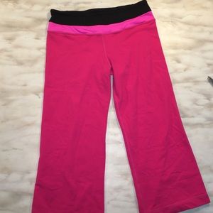 Lululemon bright pink crops 💋