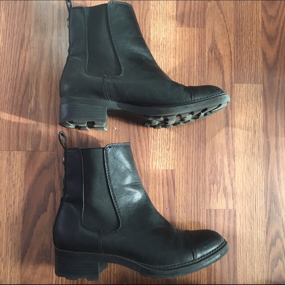 $50 Ⓜ️ Calvin Klein black leather ankle booties