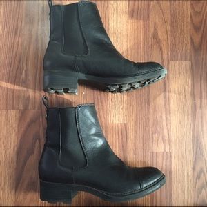 $50 Ⓜ️ Calvin Klein black leather ankle booties