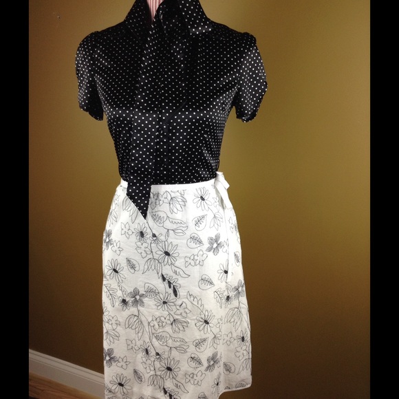 Studio M Dresses & Skirts - 3 for $20 Floral Skirt Black White Floral Skirt