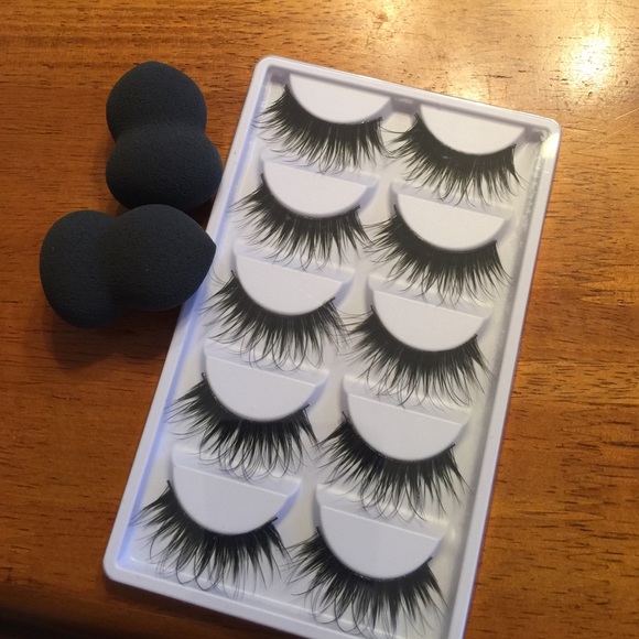 Eyelash set(5pairs) and two makeup blenders(black)