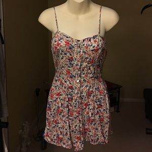 Floral romper. Size (S)