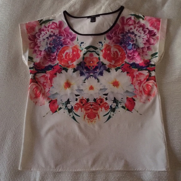 VIBRANT COLORED FLORAL DESIGN BLOUSE - Picture 1 of 3