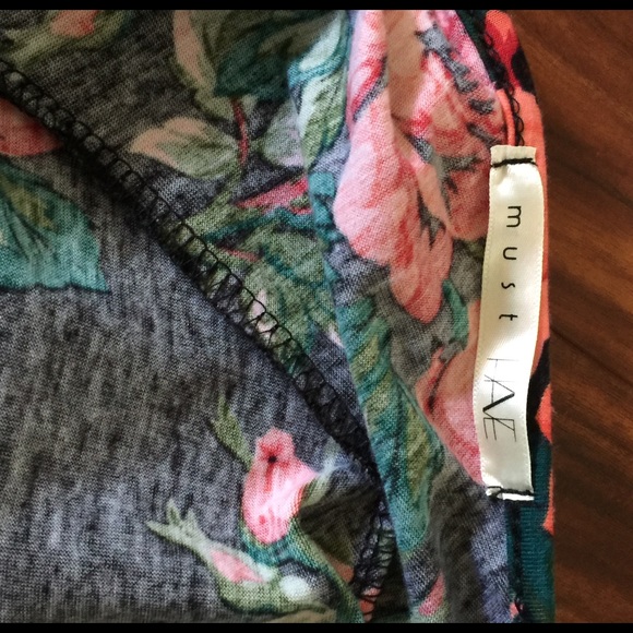 Black/red floral skater dress - Picture 3 of 3