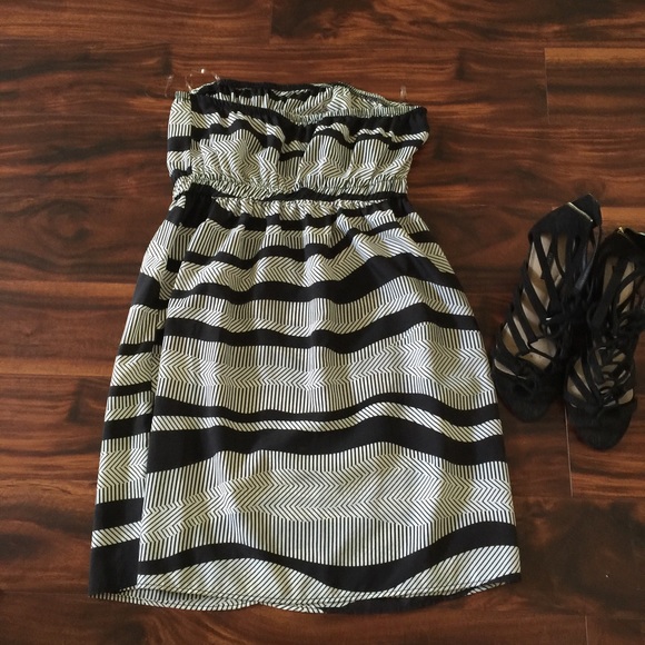Black\White striped strapless mini dress - Picture 2 of 2