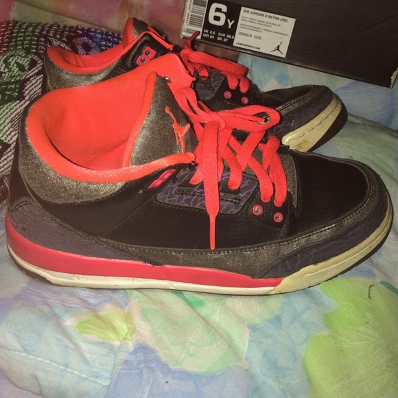 Crimson 3s - Picture 2 of 4