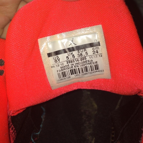 Crimson 3s - Picture 4 of 4