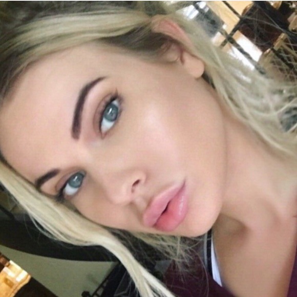 Meet your Posher, Taylor - Picture 2 of 4