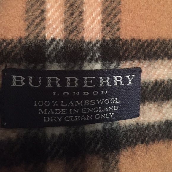 Authentic Burberry 100% lambs wool scarf