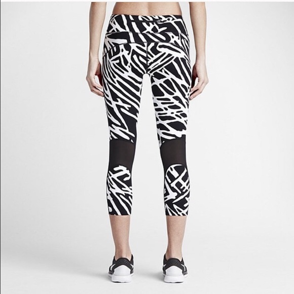 the nike epic lux tight fit