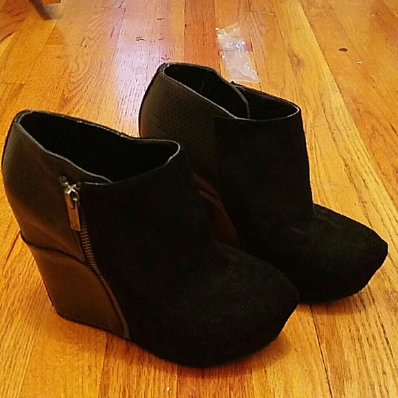 Black booties - Picture 1 of 4