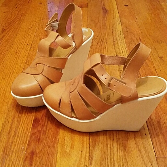 Color block wedge sandals