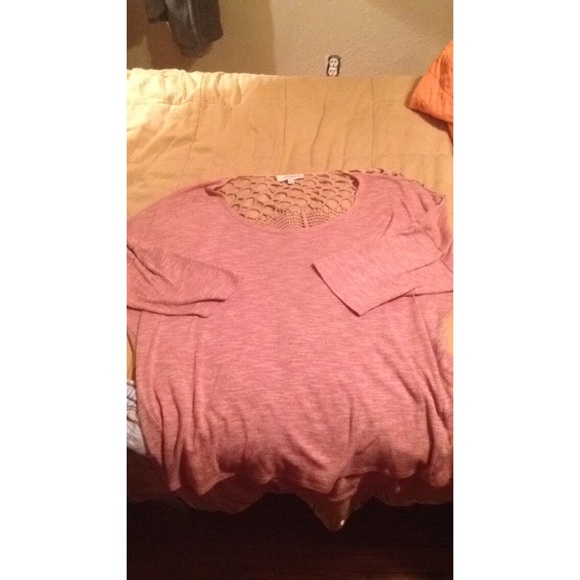 Cute open back top - Picture 1 of 3