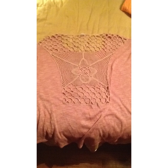 Cute open back top - Picture 2 of 3