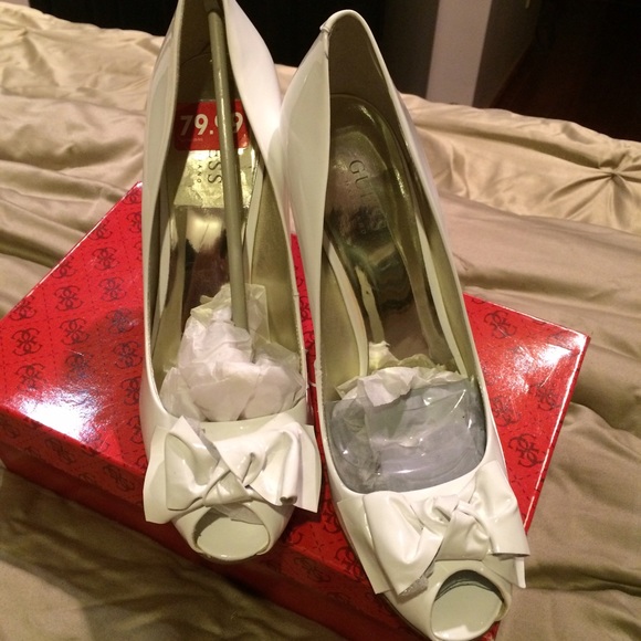 Price Drop👠🎉👠 Guess heels - Picture 2 of 3