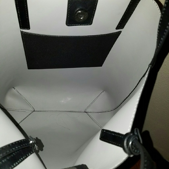 HP - MICHAEL KORS-BLK TOTE W/ DETACHABLE POUCH-NWT - Picture 2 of 4