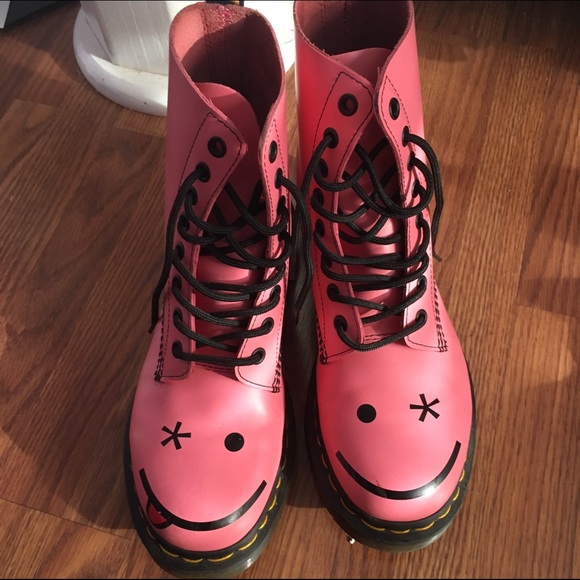 $80 Ⓜ️ bubble gum pink doc martens