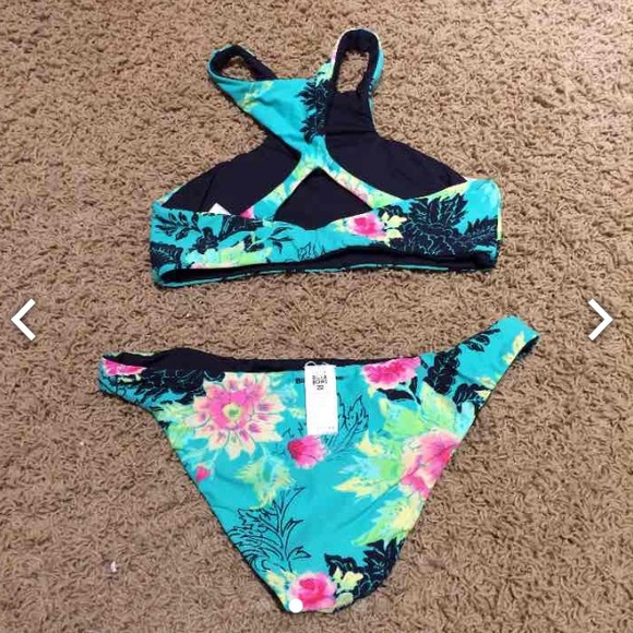 BILLABONG fancy floral bikini set - Picture 2 of 4