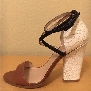 GUESS Block Heel Leather Sandal Size 9