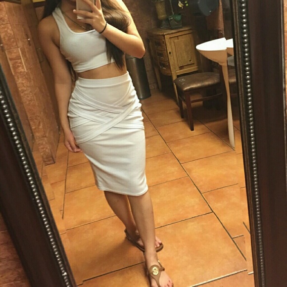 Sexy White crop top and pencil skirt - Picture 3 of 4