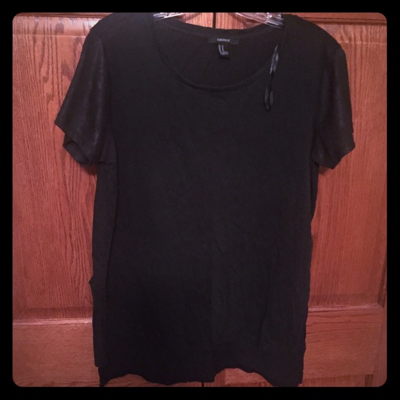 Forever 21 Tops - Black top Forever 21 Tops - Black top