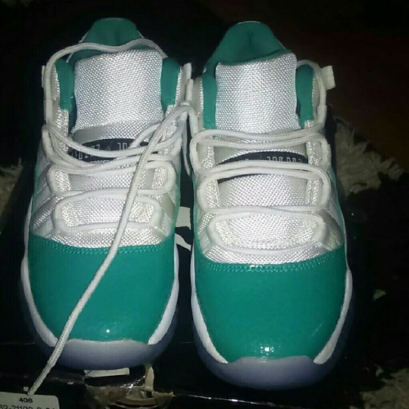 TRADED TRADED TRADED - Picture 2 of 2