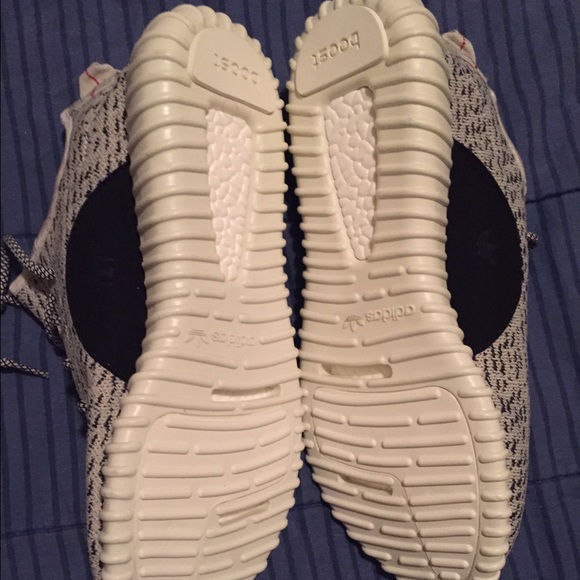 Authentic Yeezy Boosts size 11.5 brand new - Picture 3 of 4