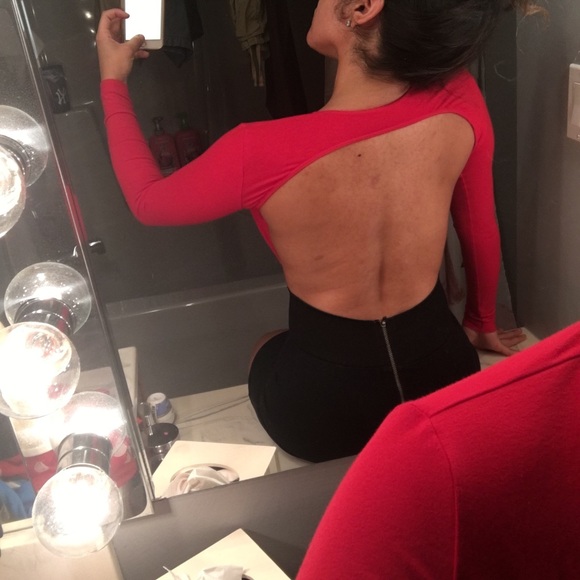 Red long sleeve low cut bodysuit💎 - Picture 2 of 3