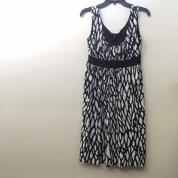 Patterned scoopneck dress