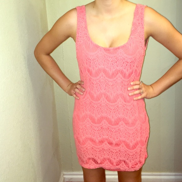 CUTE FITTED LACEY PINK DRESSS