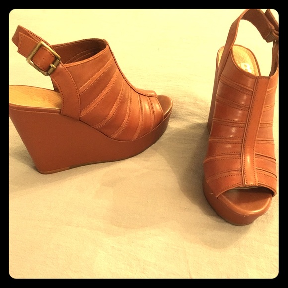 Gianni Bini wedge heels - Picture 2 of 4