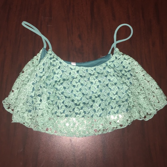 Cami/Crop top/bandeau (not sure)