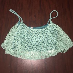 Cami/Crop top/bandeau (not sure)